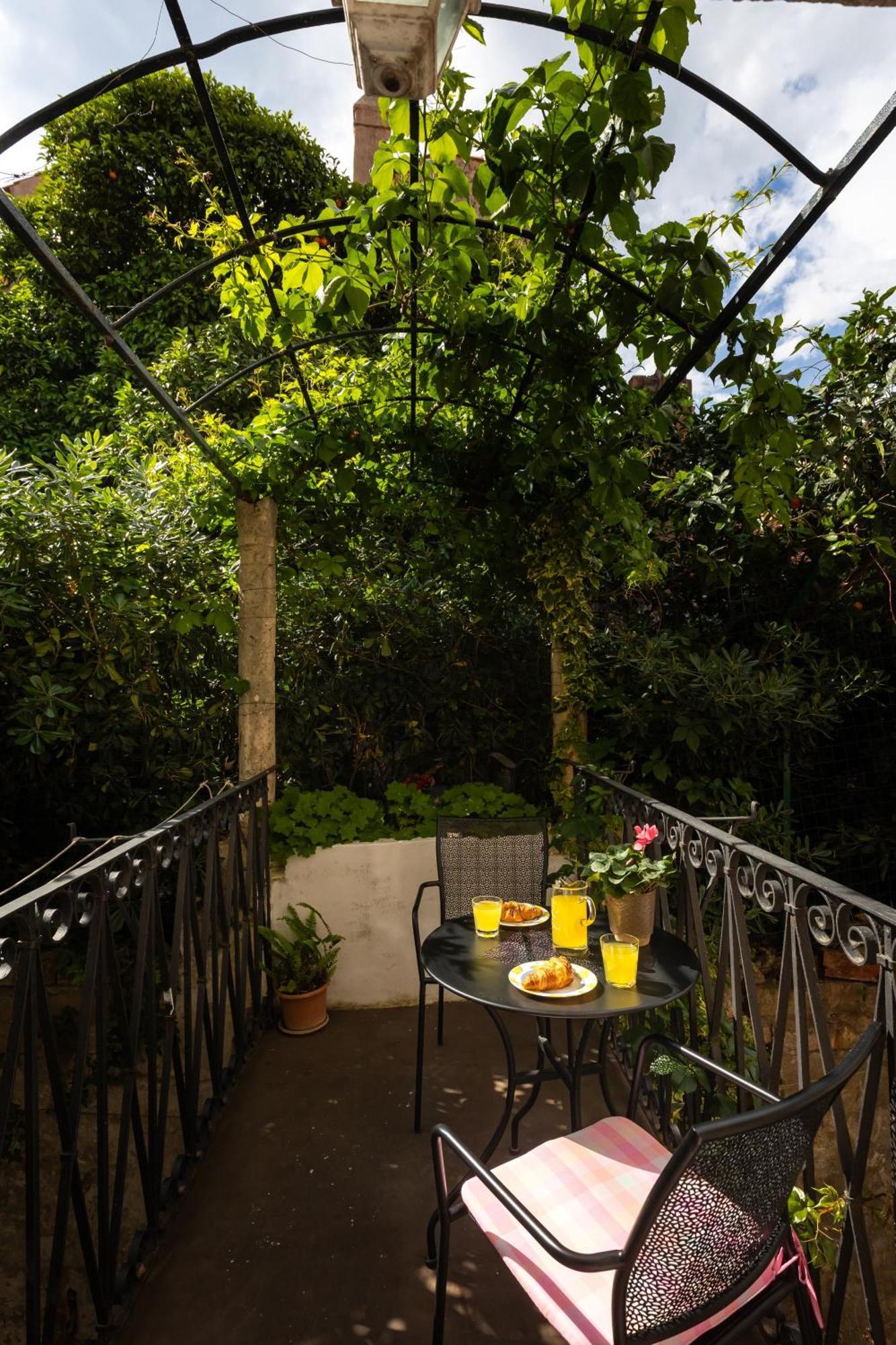 Taura Apartment